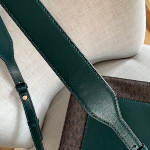 Michael Kors Gloria Pocket Crossbody - Picture 7 of 13